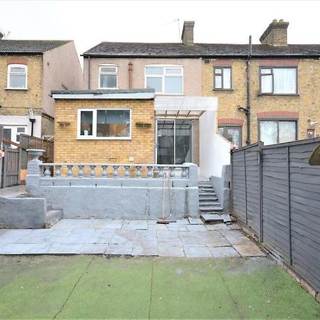 4 Bedroom House In East Лондон Екстер'єр фото