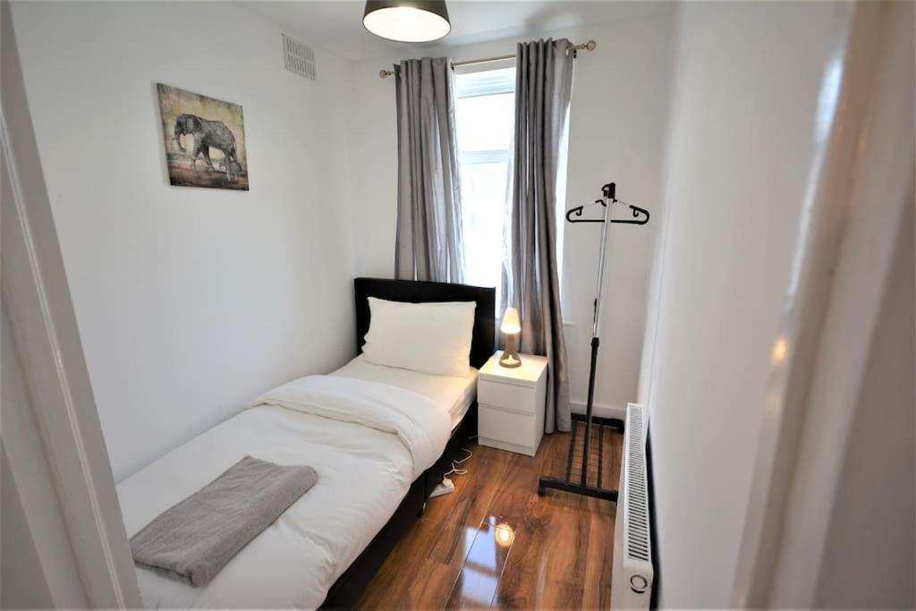 4 Bedroom House In East Лондон Екстер'єр фото