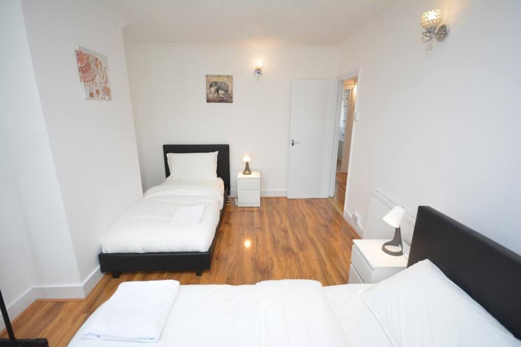 4 Bedroom House In East Лондон Екстер'єр фото